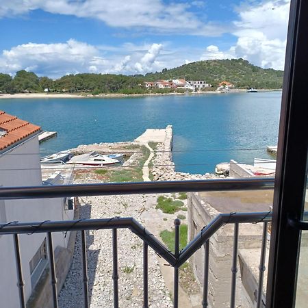 Apartmani Matko Betina  Esterno foto