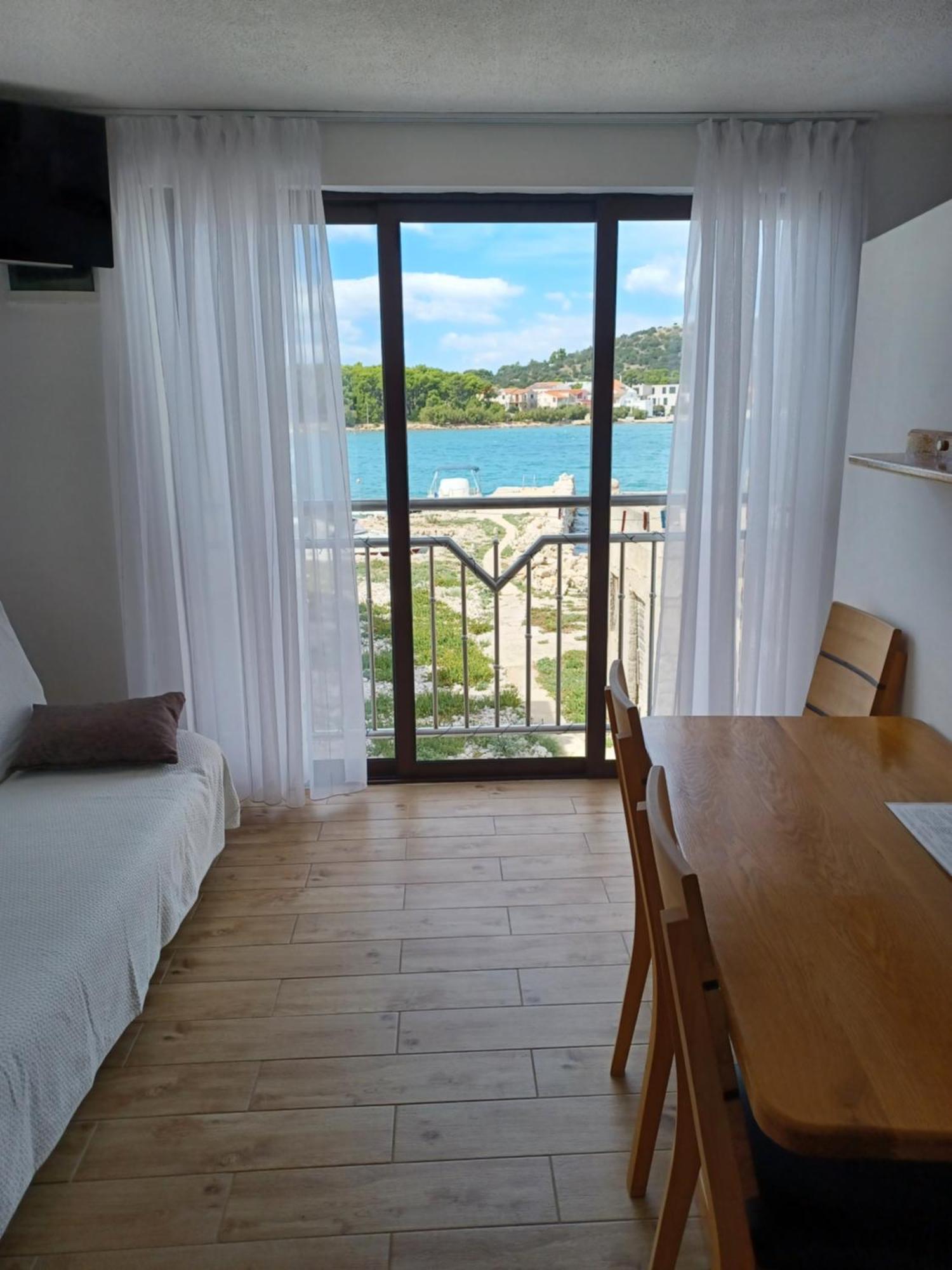 Apartmani Matko Betina  Esterno foto