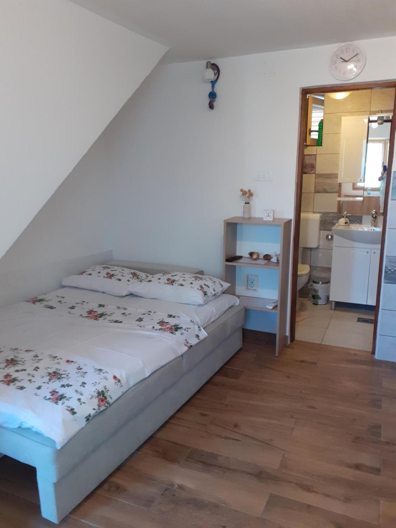 Apartmani Matko Betina  Esterno foto