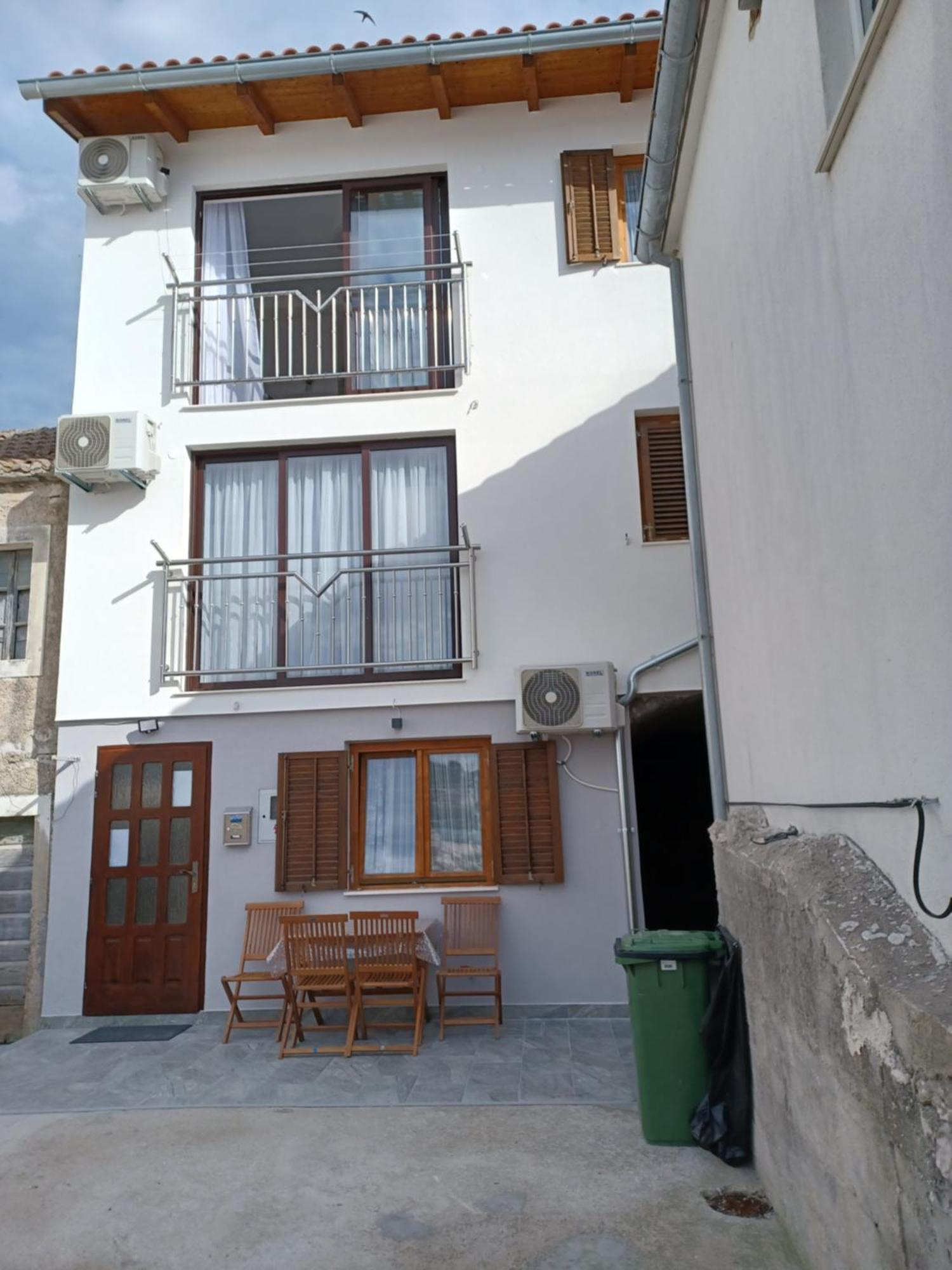 Apartmani Matko Betina  Esterno foto