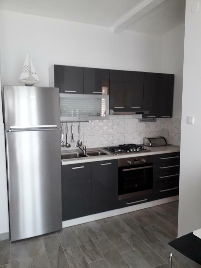 Apartmani Matko Betina  Esterno foto
