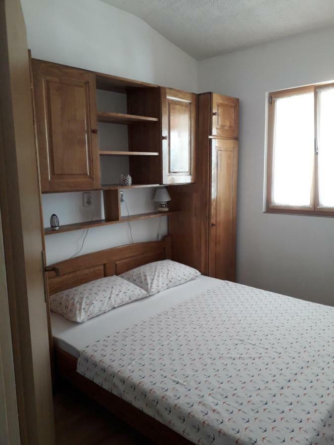 Apartmani Matko Betina  Esterno foto
