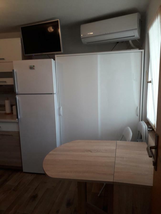 Apartmani Matko Betina  Esterno foto