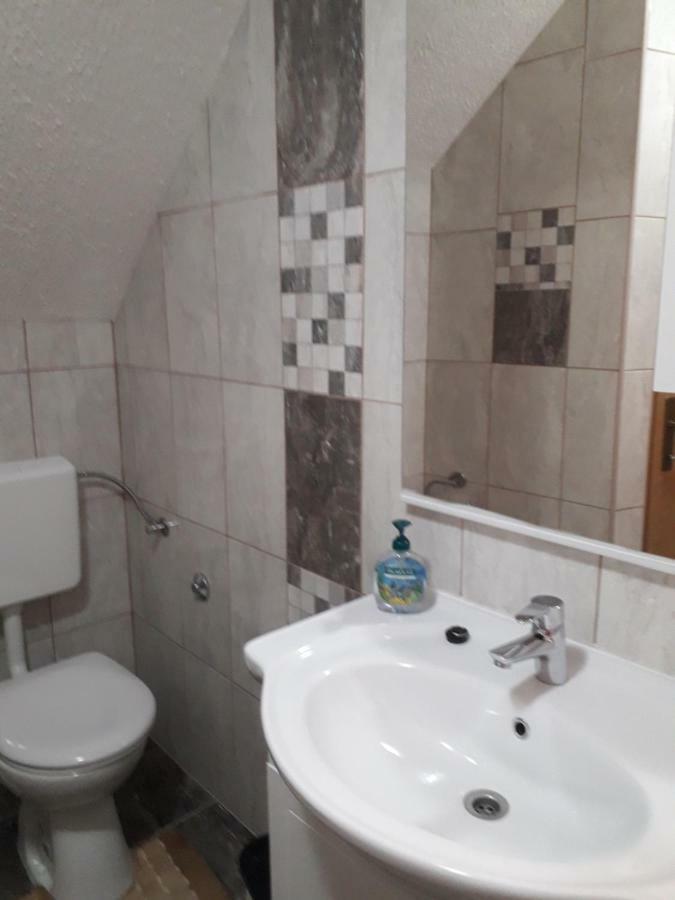 Apartmani Matko Betina  Esterno foto