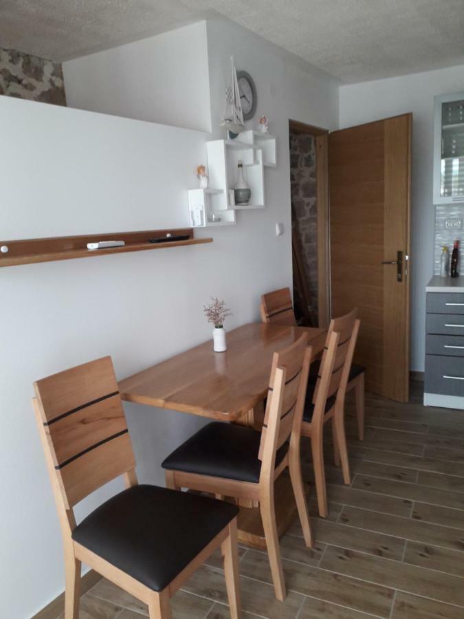 Apartmani Matko Betina  Esterno foto